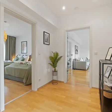 Appartement *top* Grosse, Moderne & Zentrale 3 Schlafzimmer - Naehe Zu Koeln: Dom, Messe, Flughafen, Lanxess-arena