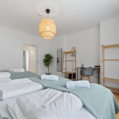 *top* Grosse, Moderne & Zentrale 3 Schlafzimmer - Naehe Zu Koeln: Dom, Messe, Flughafen, Lanxess-arena Appartement *