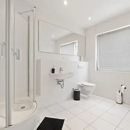 *top* Grosse, Moderne & Zentrale 3 Schlafzimmer - Naehe Zu Koeln: Dom, Messe, Flughafen, Lanxess-arena Appartamento *