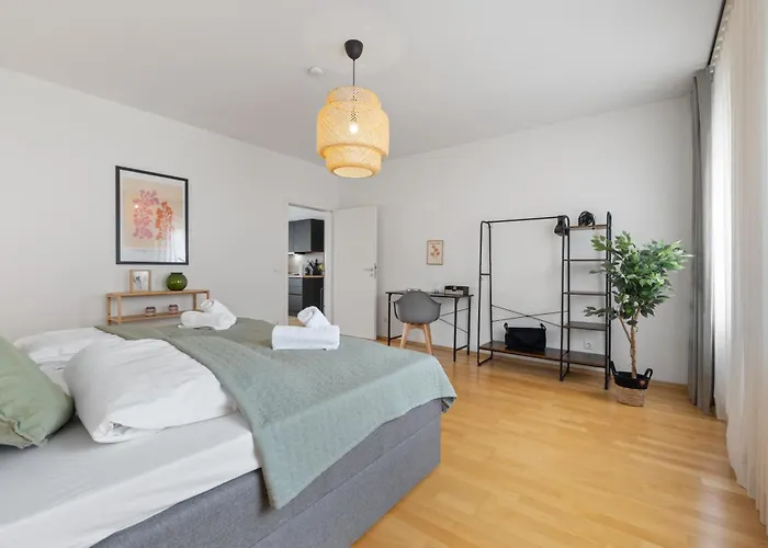 Top Naehe Koeln Dom-Messe, Flughafen, 4 Zimmer, 2 Baeder, Kostenloser Parkplatz *