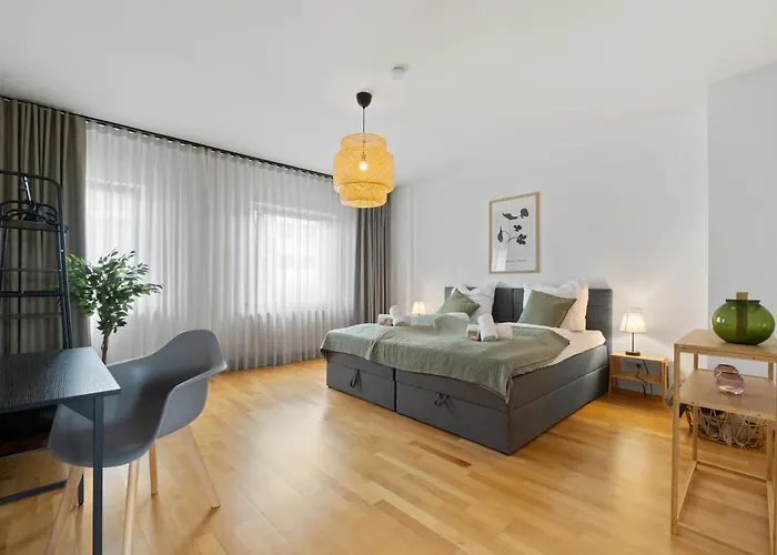 Top Naehe Koeln Dom-Messe, Flughafen, 4 Zimmer, 2 Baeder, Kostenloser Parkplatz