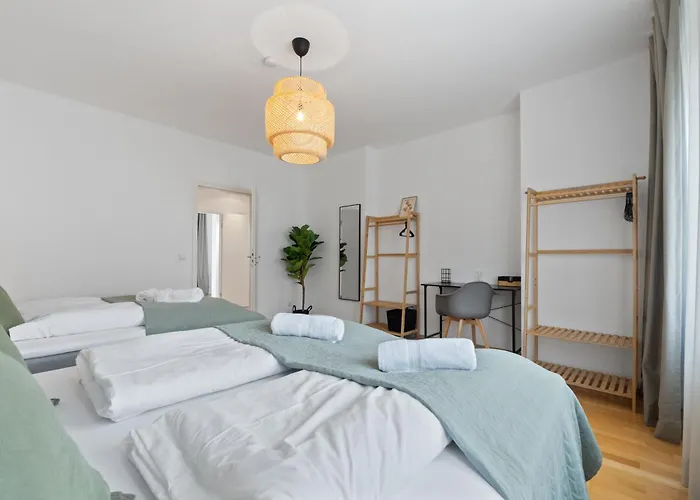 Top Naehe Koeln Dom-Messe, Flughafen, 4 Zimmer, 2 Baeder, Kostenloser Parkplatz Apartman *